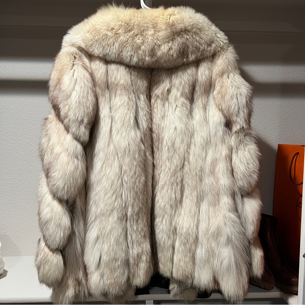 Fox Fur Coat Mid length Voluminous - Picture 5 of 5